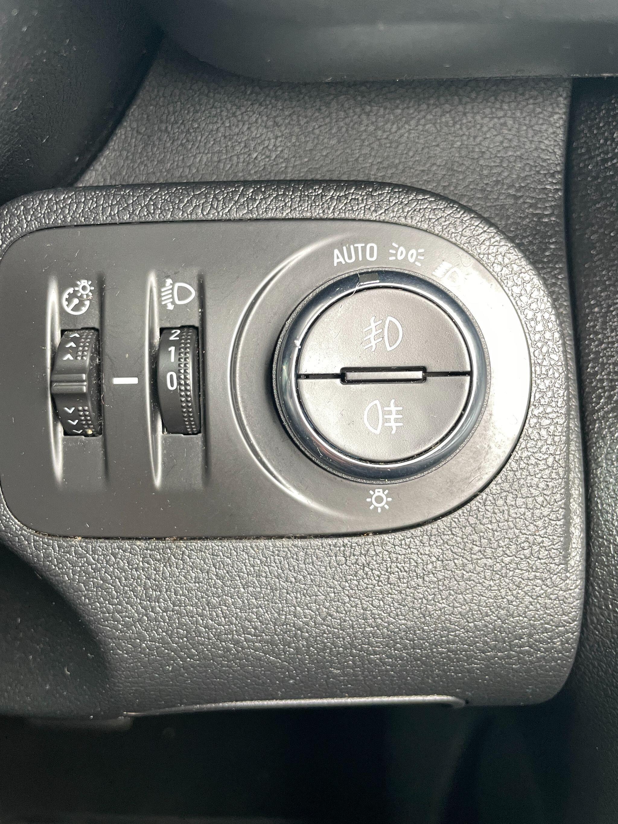Vauxhall Combo - image 20